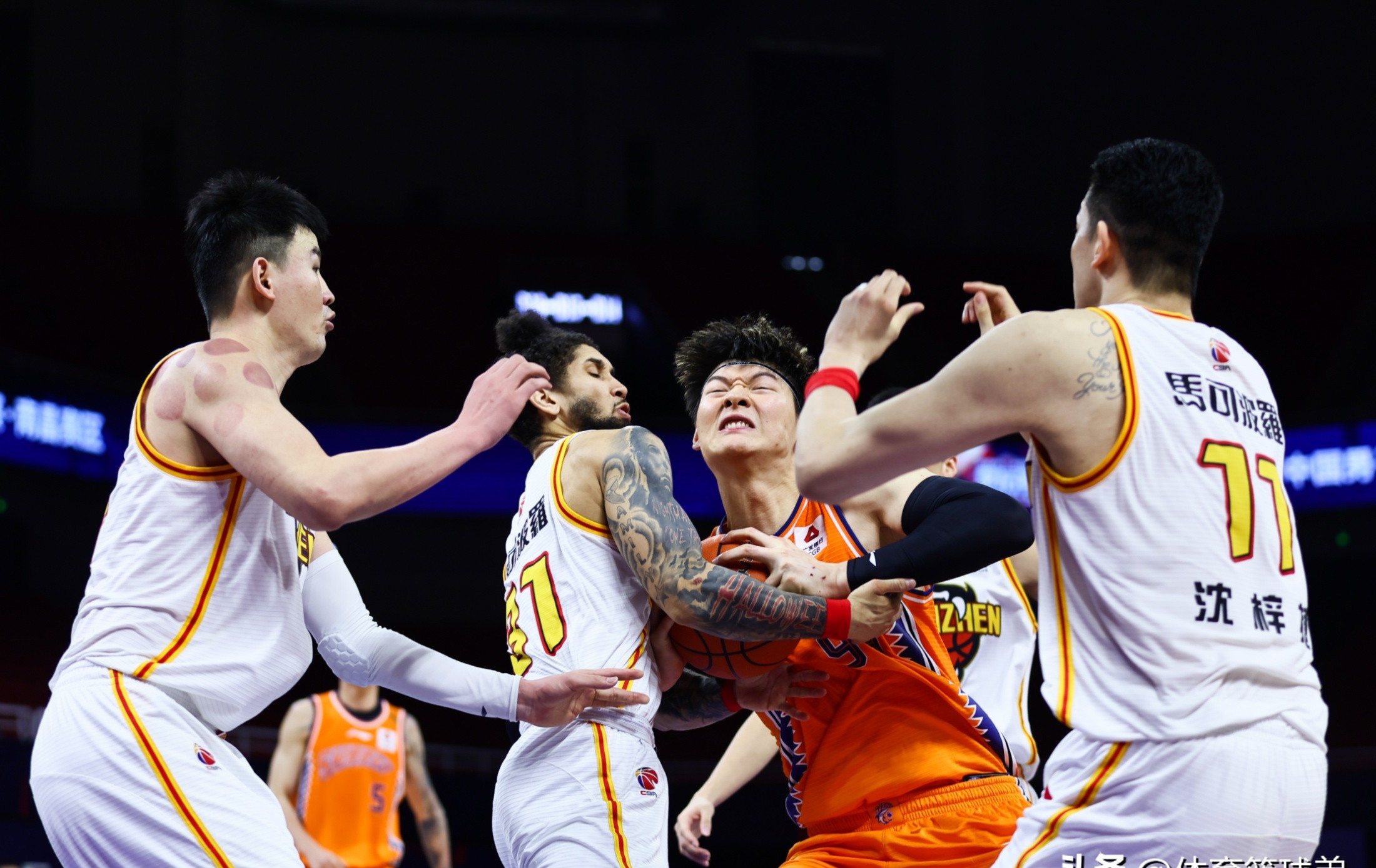 九游体育下载-包含今晚体能课后，浙江稠州战术微调备战德甲，球迷炸锅，团队化学反应显著的词条