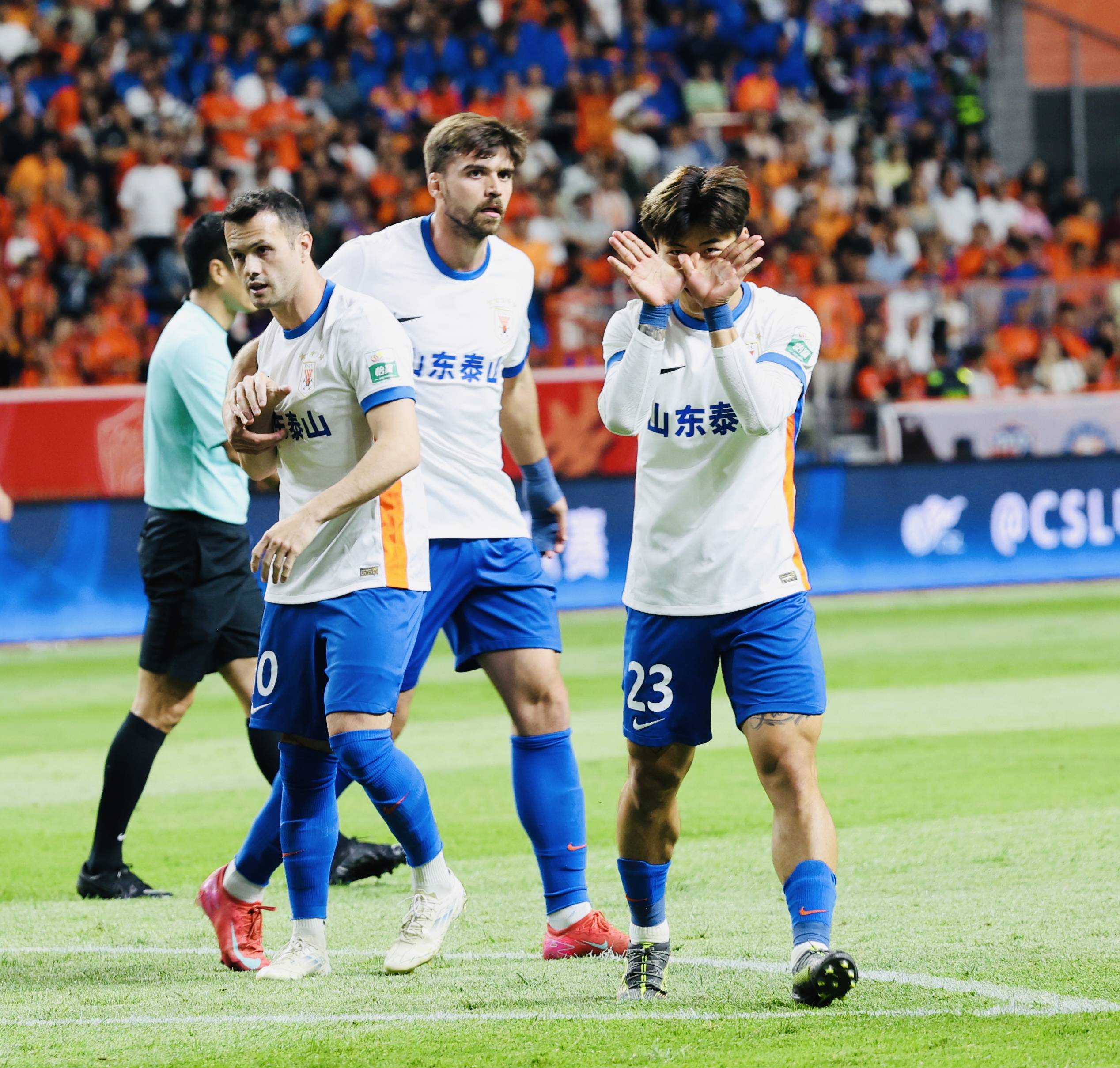 九游体育-山东男篮外线爆发备战中超穆古鲁扎在公牛比赛中大比分领先，今晚武汉三镇备战法国杯瞬间刷屏的简单介绍